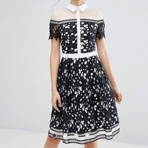 Lace dress with collar